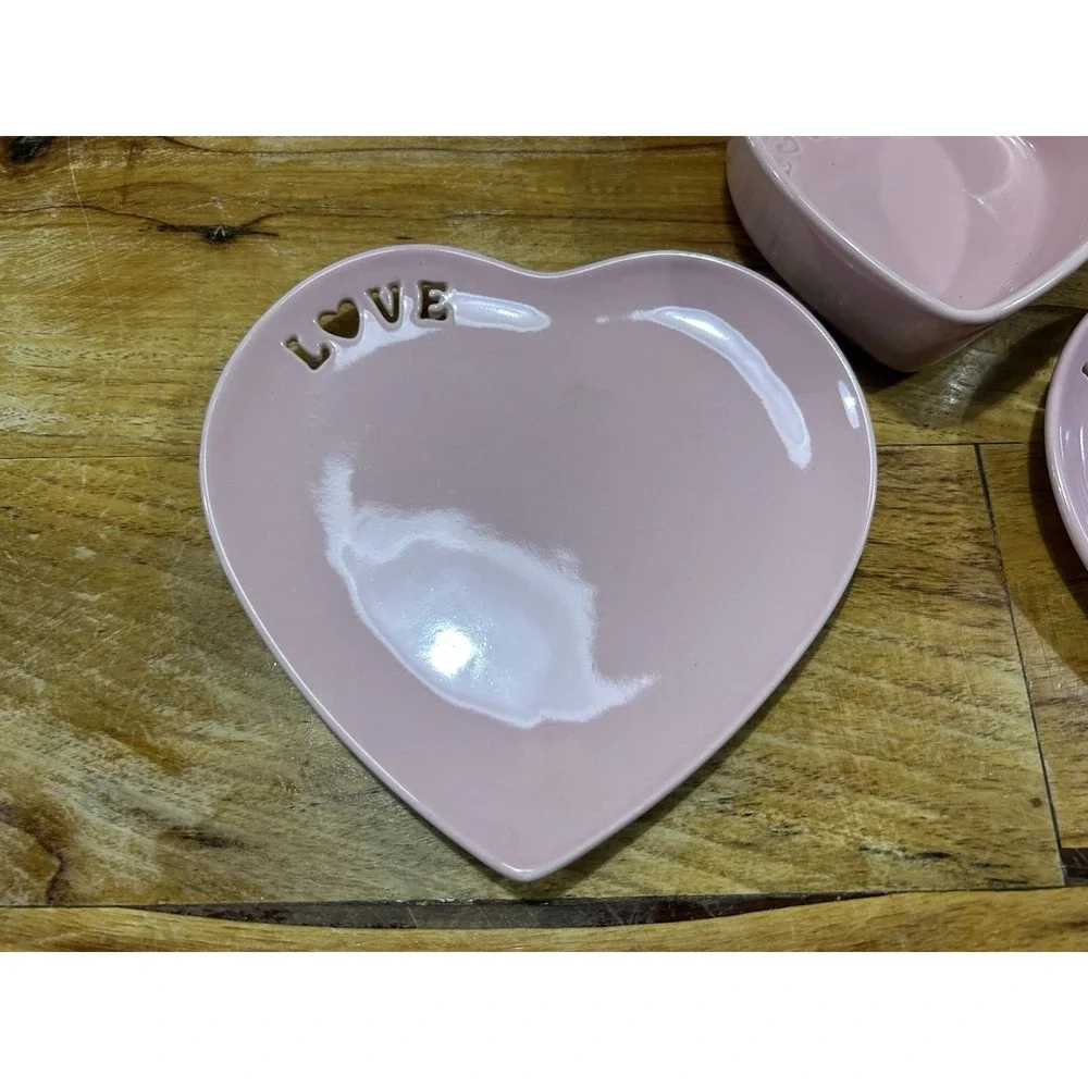 Williams Sonoma Ceramic Pink Heart Ramekins & Dessert Plates Lot Of 3